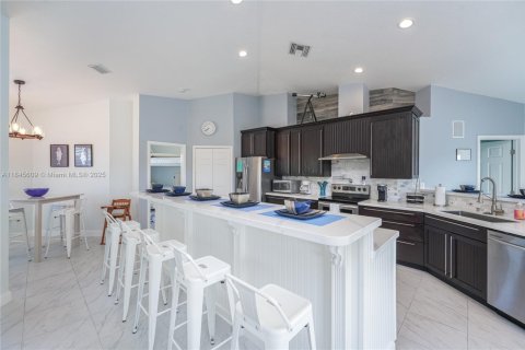 House in Marathon, Florida 3 bedrooms, 137.59 sq.m. № 1842548 - photo 14