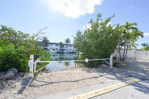 House in Marathon, Florida 3 bedrooms, 137.59 sq.m. № 1842548 - photo 2