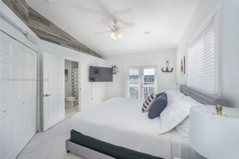 House in Marathon, Florida 3 bedrooms, 137.59 sq.m. № 1842548 - photo 27