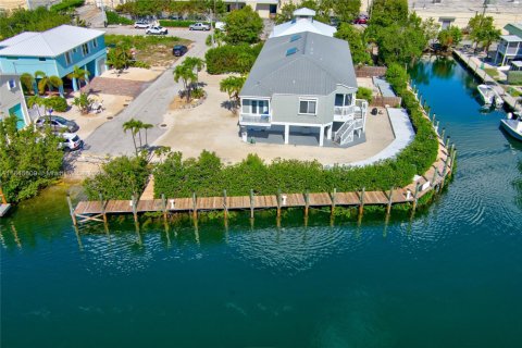 House in Marathon, Florida 3 bedrooms, 137.59 sq.m. № 1842548 - photo 5