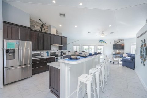 House in Marathon, Florida 3 bedrooms, 137.59 sq.m. № 1842548 - photo 15