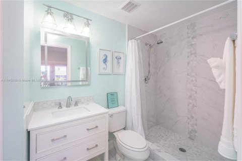 House in Marathon, Florida 3 bedrooms, 137.59 sq.m. № 1842548 - photo 20
