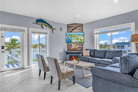 House in Marathon, Florida 3 bedrooms, 137.59 sq.m. № 1842548 - photo 6