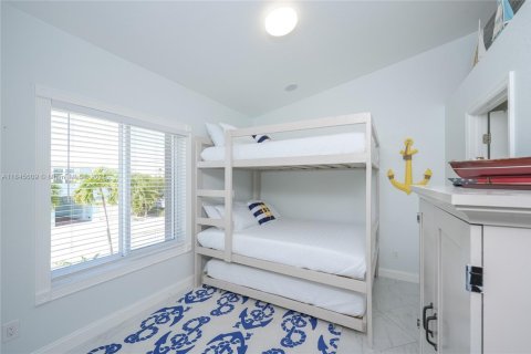 House in Marathon, Florida 3 bedrooms, 137.59 sq.m. № 1842548 - photo 24