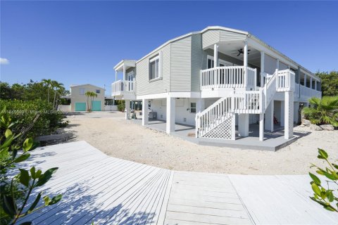 House in Marathon, Florida 3 bedrooms, 137.59 sq.m. № 1842548 - photo 4