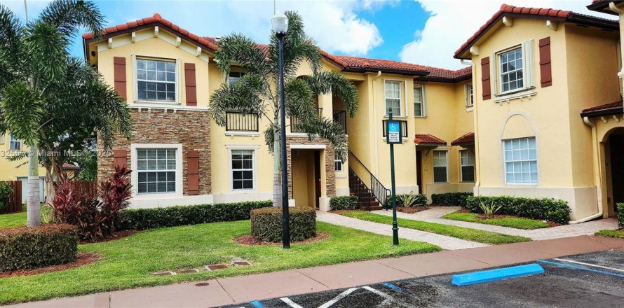 Condo in Homestead, Florida, 3 bedrooms № 1809443