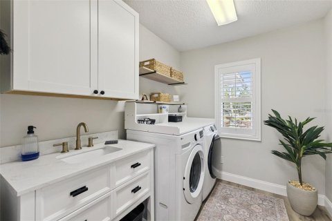 House in Port Orange, Florida 4 bedrooms, 279.64 sq.m. № 2093513 - photo 26