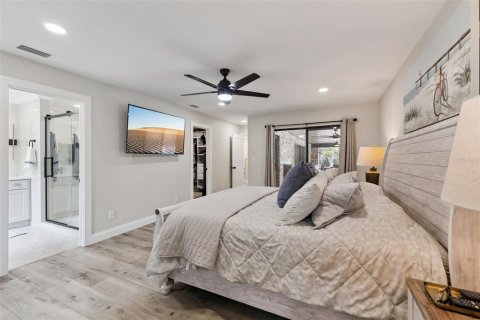 House in Port Orange, Florida 4 bedrooms, 279.64 sq.m. № 2093513 - photo 14
