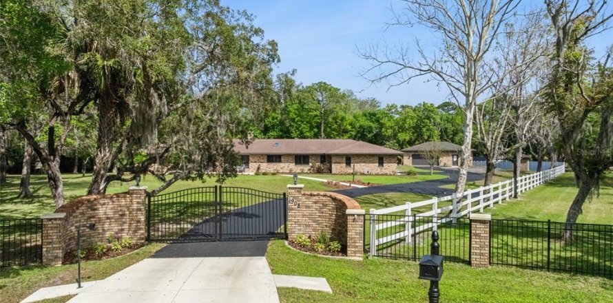 House in Port Orange, Florida 4 bedrooms, 279.64 sq.m. № 2093513