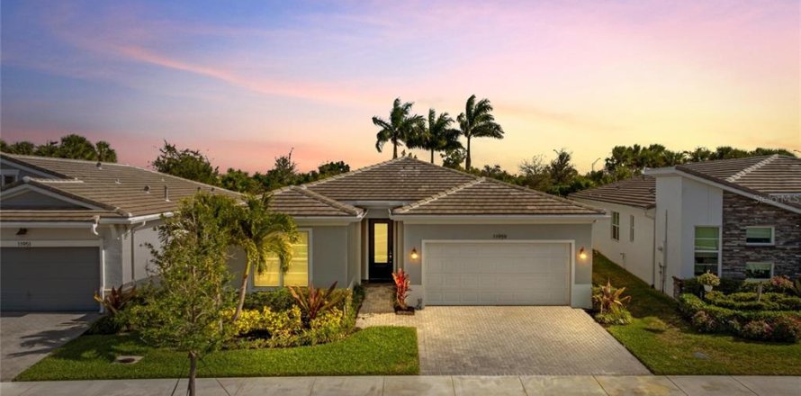 House in Saint Lucie, Florida 2 bedrooms, 198.25 sq.m. № 2092304