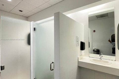 Купить коммерческую недвижимость в Майами, Флорида № 2089080 - фото 23