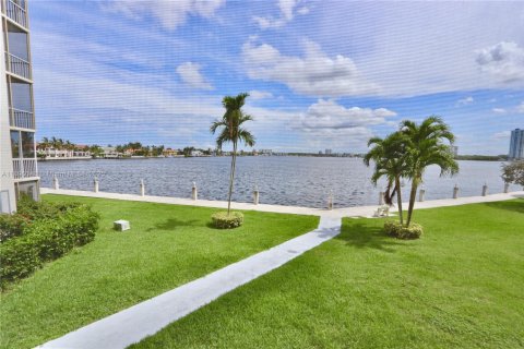 Condo à Aventura, Floride, 2 chambres  № 1947773