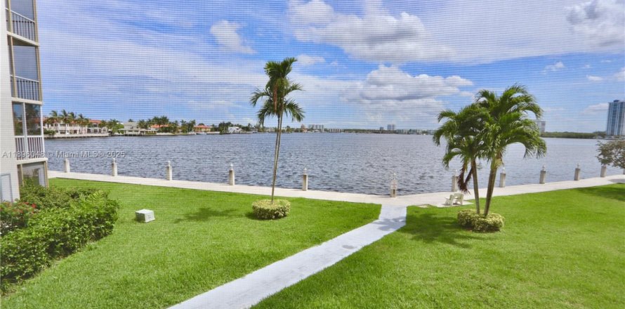 Condo à Aventura, Floride, 2 chambres  № 1947773