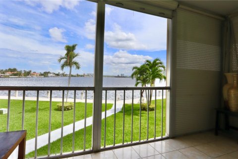 Copropriété à louer à Aventura, Floride: 2 chambres, 95.41 m2 № 1947773 - photo 2