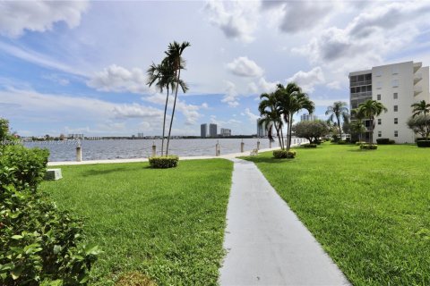 Copropriété à louer à Aventura, Floride: 2 chambres, 95.41 m2 № 1947773 - photo 28