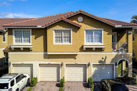 Townhouse in Tamarac, Florida 3 bedrooms, 131.64 sq.m. № 1708566 - photo 1