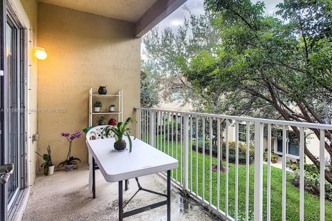 Townhouse in Tamarac, Florida 3 bedrooms, 131.64 sq.m. № 1708566 - photo 16