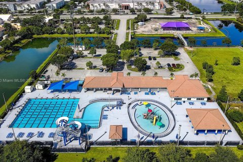 Townhouse in Tamarac, Florida 3 bedrooms, 131.64 sq.m. № 1708566 - photo 3