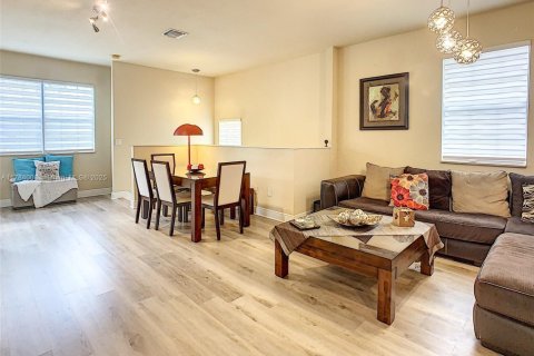 Townhouse in Tamarac, Florida 3 bedrooms, 131.64 sq.m. № 1708566 - photo 10