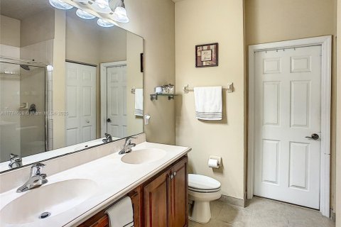 Townhouse in Tamarac, Florida 3 bedrooms, 131.64 sq.m. № 1708566 - photo 17