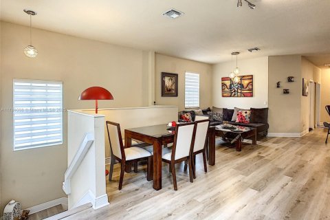 Townhouse in Tamarac, Florida 3 bedrooms, 131.64 sq.m. № 1708566 - photo 6