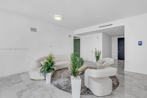 Copropriété à vendre à Miami, Floride: 2 chambres, 150.97 m2 № 1992556 - photo 10