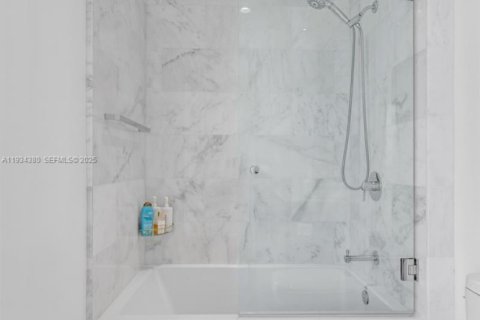 Copropriété à vendre à Miami, Floride: 2 chambres, 150.97 m2 № 1992556 - photo 18