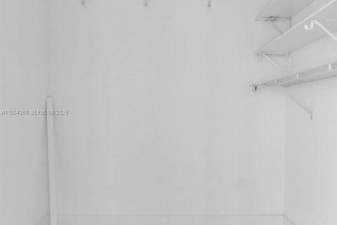 Copropriété à vendre à Miami, Floride: 2 chambres, 150.97 m2 № 1992556 - photo 19