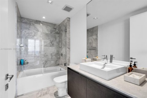 Copropriété à vendre à Miami, Floride: 2 chambres, 150.97 m2 № 1992556 - photo 29