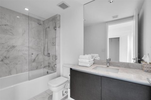 Copropriété à vendre à Miami, Floride: 2 chambres, 150.97 m2 № 1992556 - photo 17