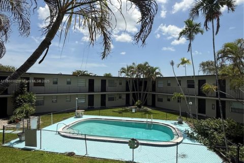 Copropriété à vendre à Miami, Floride: 1 chambre, 51.84 m2 № 1986753 - photo 2