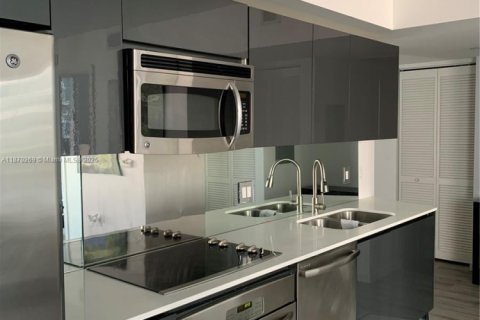 Apartment in Miami, Florida 2 bedrooms, 78.22 sq.m. № 1895328 - photo 3