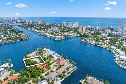 House in Pompano Beach, Florida 5 bedrooms, 342.72 sq.m. № 1854834 - photo 9