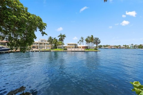 House in Pompano Beach, Florida 5 bedrooms, 342.72 sq.m. № 1854834 - photo 13