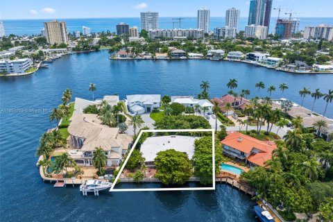 House in Pompano Beach, Florida 5 bedrooms, 342.72 sq.m. № 1854834 - photo 11
