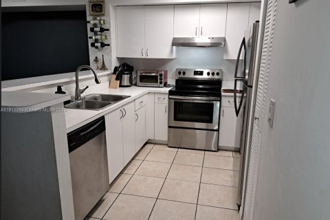 Condominio en alquiler en Miramar, Florida, 2 dormitorios, 91.32 m2 № 2020496 - foto 5