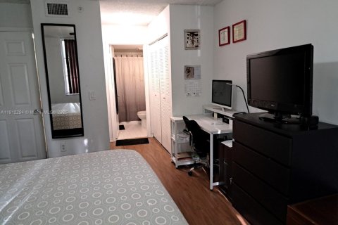 Condominio en alquiler en Miramar, Florida, 2 dormitorios, 91.32 m2 № 2020496 - foto 7