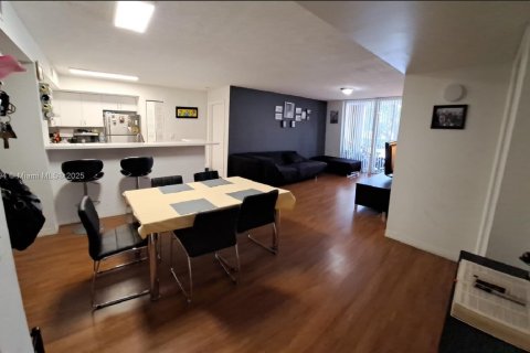 Condominio en alquiler en Miramar, Florida, 2 dormitorios, 91.32 m2 № 2020496 - foto 2