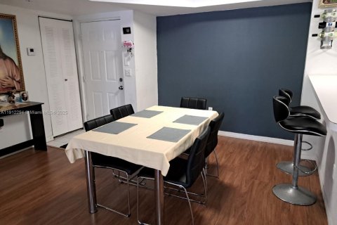 Condominio en alquiler en Miramar, Florida, 2 dormitorios, 91.32 m2 № 2020496 - foto 3