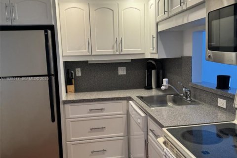 Купить кондоминиум в Майами-Бич, Флорида 1 спальня, 60.94м2, № 2053664 - фото 4