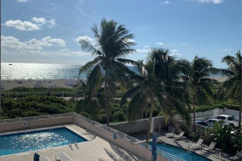 Купить кондоминиум в Майами-Бич, Флорида 1 спальня, 60.94м2, № 2053664 - фото 2