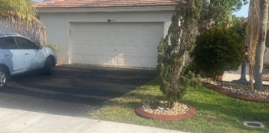 Villa ou maison à Tamarac, Floride 4 chambres, 176.14 m2 № 1177388