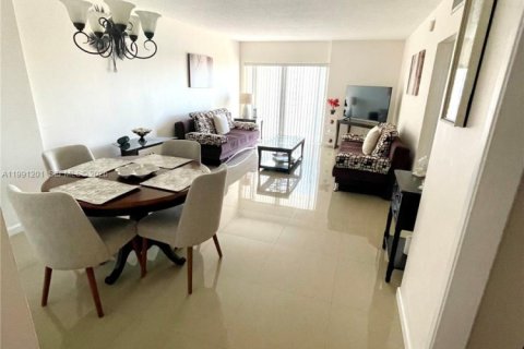 Copropriété à louer à Sunny Isles Beach, Floride: 1 chambre, 64.75 m2 № 2062803 - photo 3