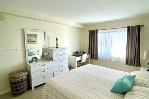 Copropriété à louer à Sunny Isles Beach, Floride: 1 chambre, 64.75 m2 № 2062803 - photo 9