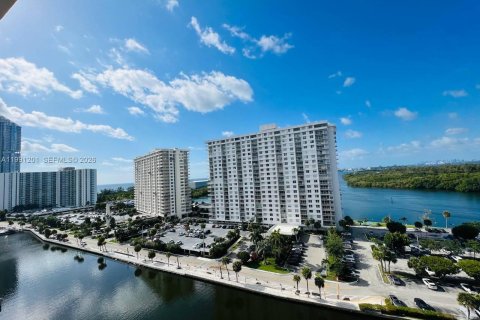 Copropriété à louer à Sunny Isles Beach, Floride: 1 chambre, 64.75 m2 № 2062803 - photo 13