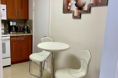 Copropriété à louer à Sunny Isles Beach, Floride: 1 chambre, 64.75 m2 № 2062803 - photo 5