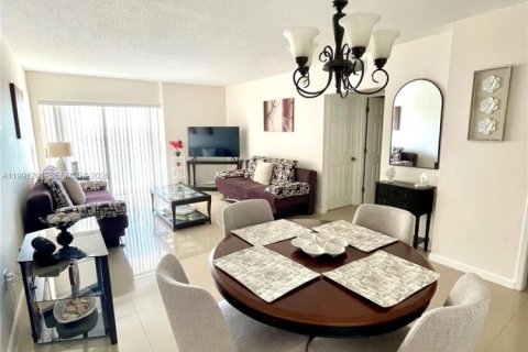 Copropriété à louer à Sunny Isles Beach, Floride: 1 chambre, 64.75 m2 № 2062803 - photo 2
