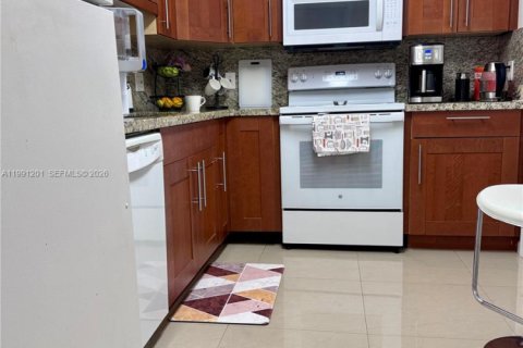 Copropriété à louer à Sunny Isles Beach, Floride: 1 chambre, 64.75 m2 № 2062803 - photo 6