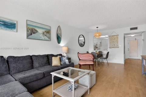 Condominio en alquiler en Margate, Florida, 1 dormitorio, 68.65 m2 № 2077758 - foto 10