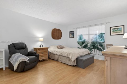 Condominio en alquiler en Margate, Florida, 1 dormitorio, 68.65 m2 № 2077758 - foto 3